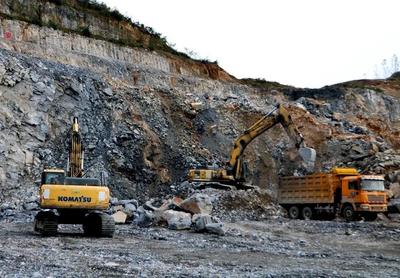 峡谷常青松，演绎经久情——小松挖掘机十余载矿山征战记